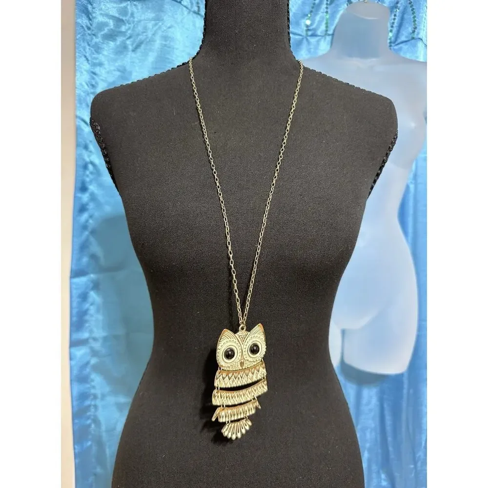 Vintage Claire's Articulated Gold Tone Whitewash 19
